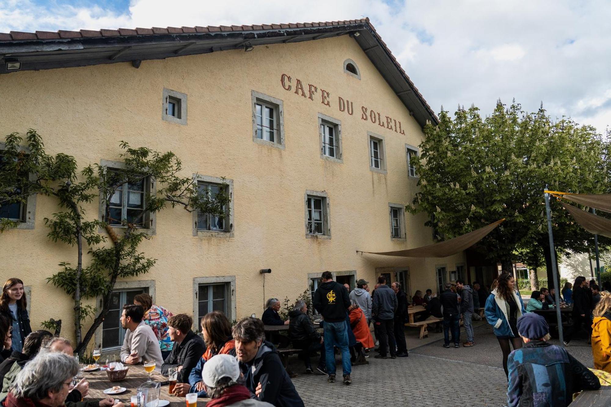 Cafe Du Soleil Hotel Saignelégier Kültér fotó